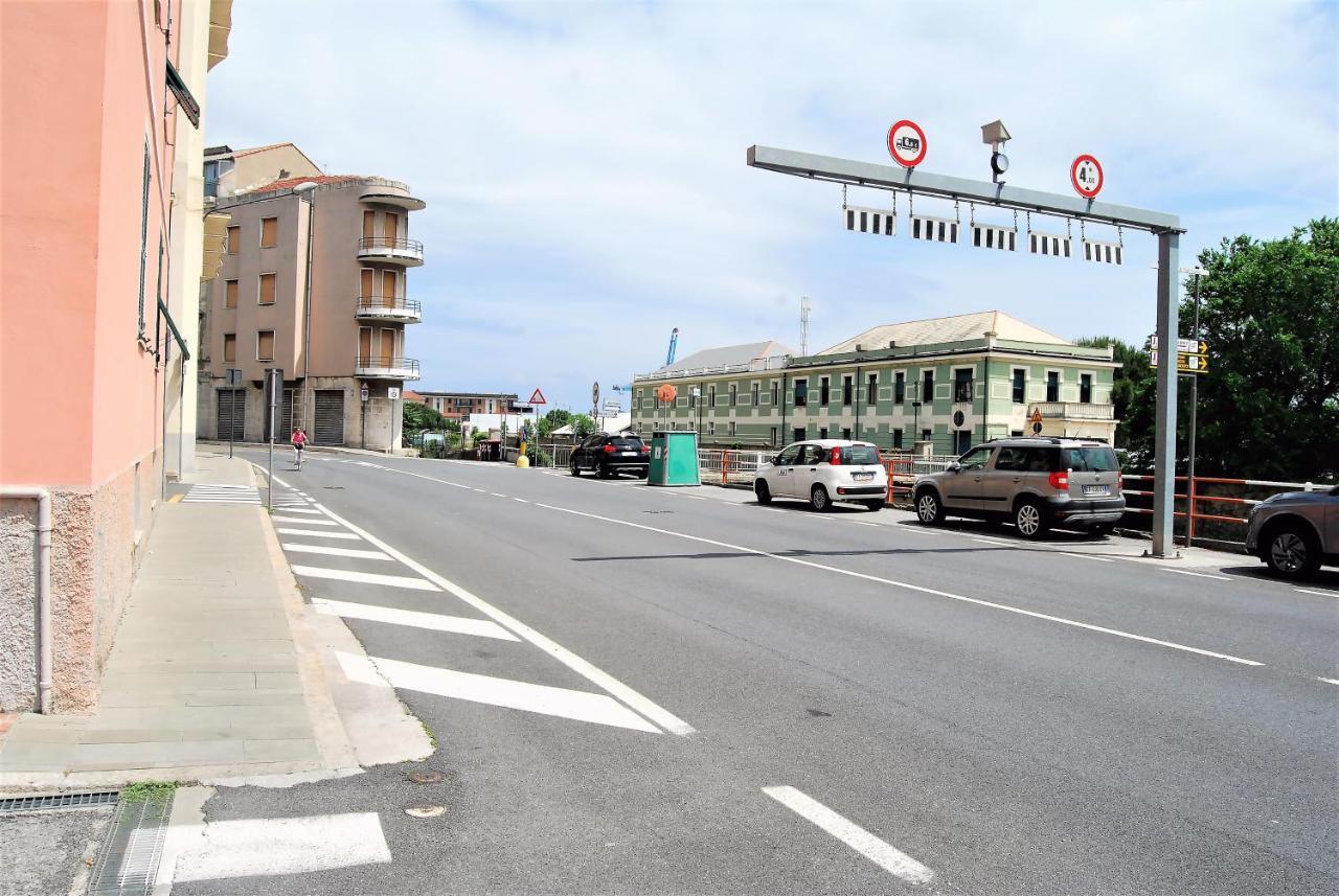 Apartmán Costa Del Molo - Casa E Lavoro Vado Ligure Exteriér fotografie